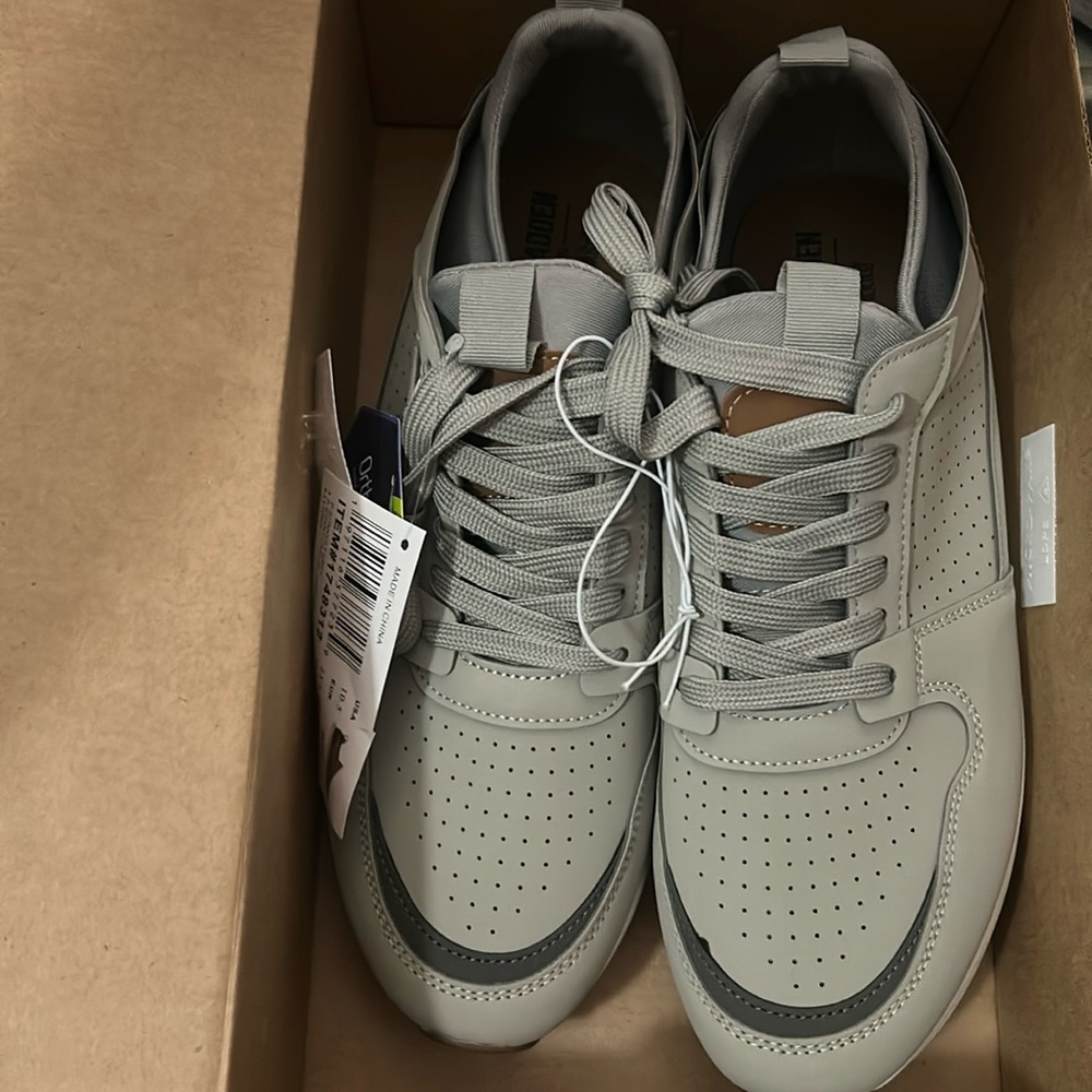 Steve Madden men’s p-sonny light gray sneakers size 10, NWT